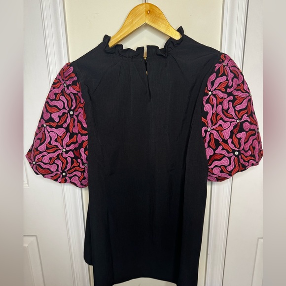 Entro Black Top Embroidered with Puff Sleeves M - Picture 6 of 6